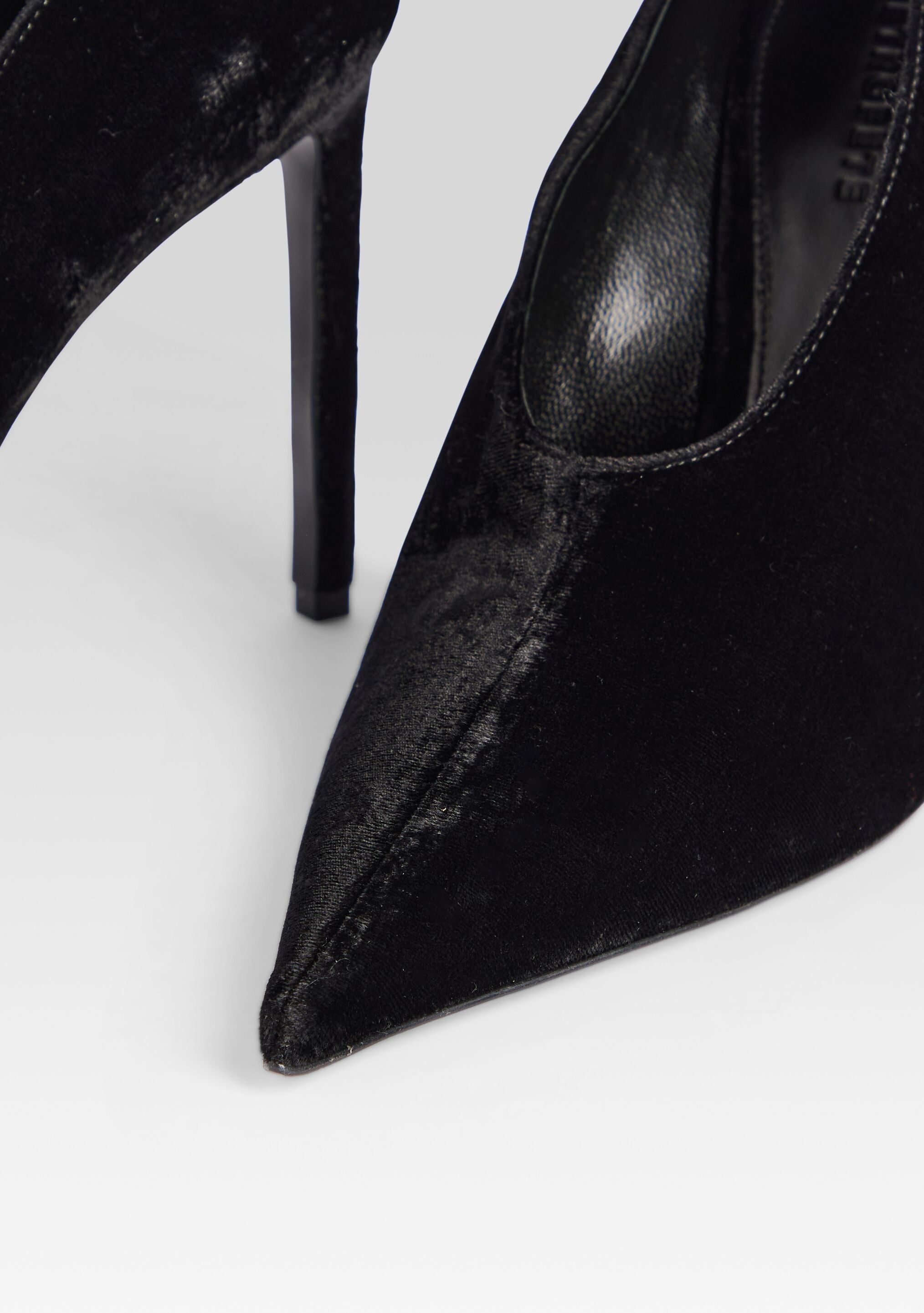 Mollie Velvet Pump