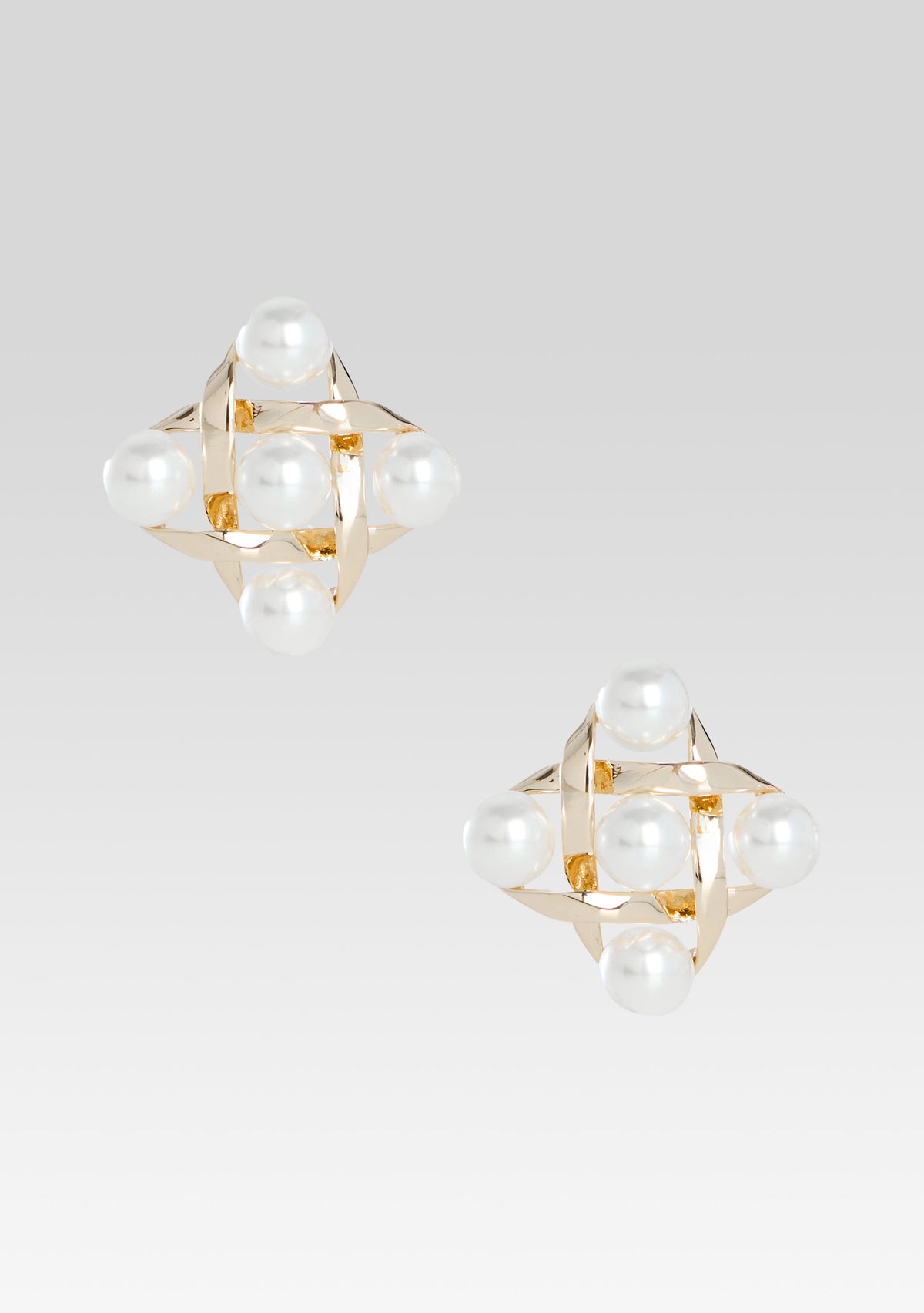 Harlow Pearl Earring