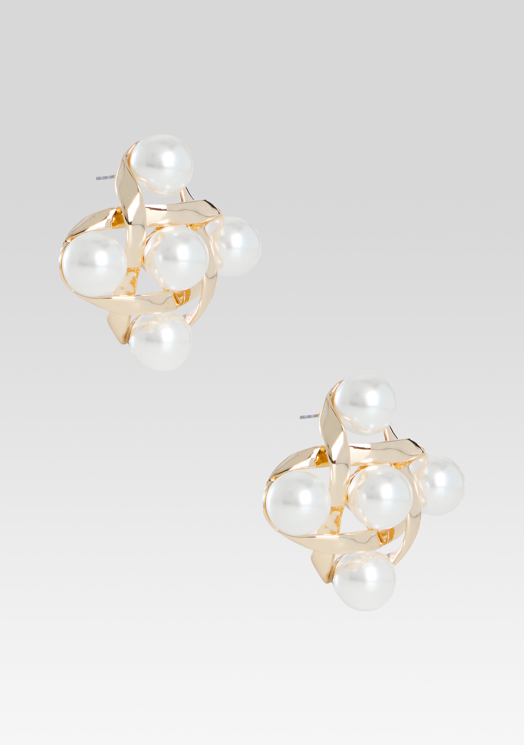 Harlow Pearl Earring