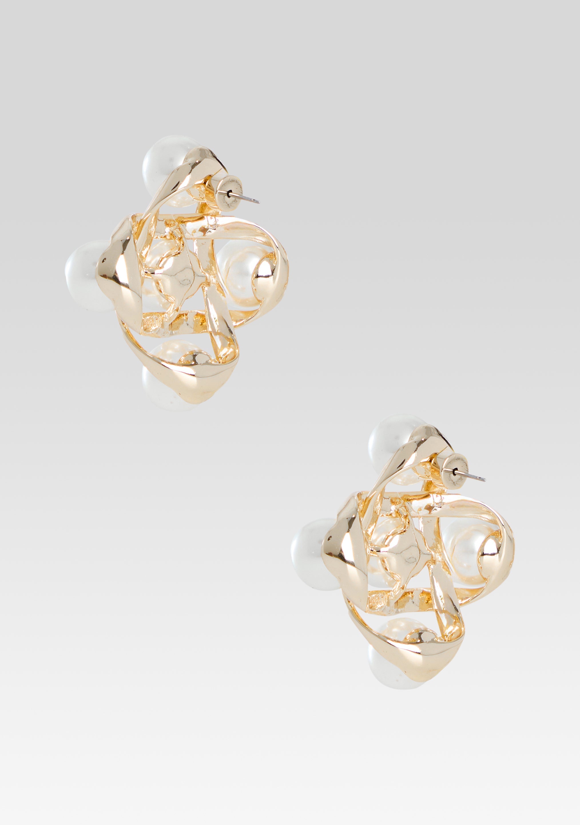 Harlow Pearl Earring